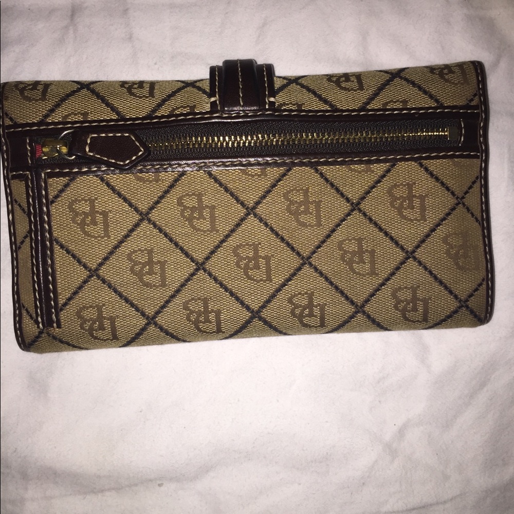 Dooney and Bourke wallet *SOLD - Picture 2 of 4